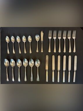 1881 Rogers A1 Silverplate Flatware 25pc Set Vintage Silverware Fleur